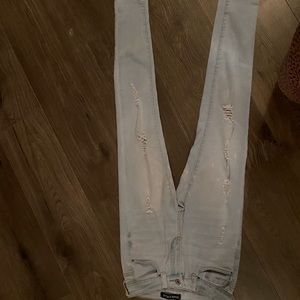 Truly boutique light washed jeans! Adorable